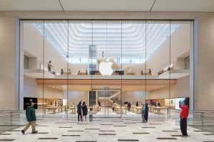 Apple plans 'unusual' retail meeting as iPhone launch looms