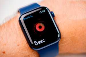 Apple Watch 6 (44mm, Cellular) reaches lowest price ever – save £140