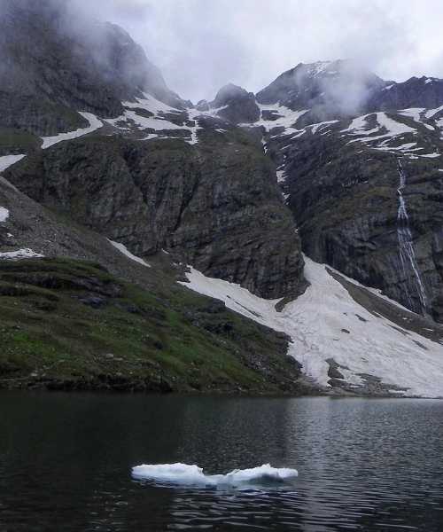 Hemkund Sahib Trek Package and Valley of Flowers Trek Packages (1)