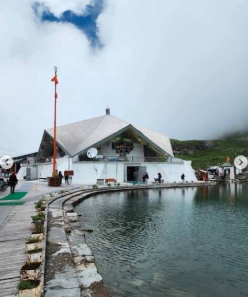 Hemkund Sahib Trek Package and Valley of Flowers Trek Packages (3)